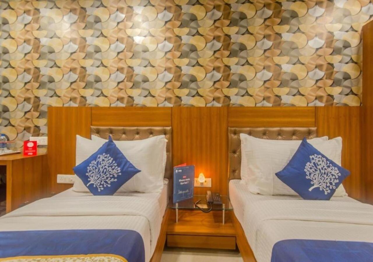 Hotel Arton Regency Near Terminal 2 Airport Мумбаи Экстерьер фото
