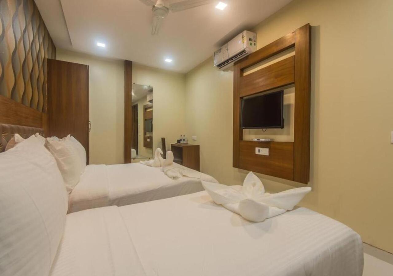 Hotel Arton Regency Near Terminal 2 Airport Мумбаи Экстерьер фото