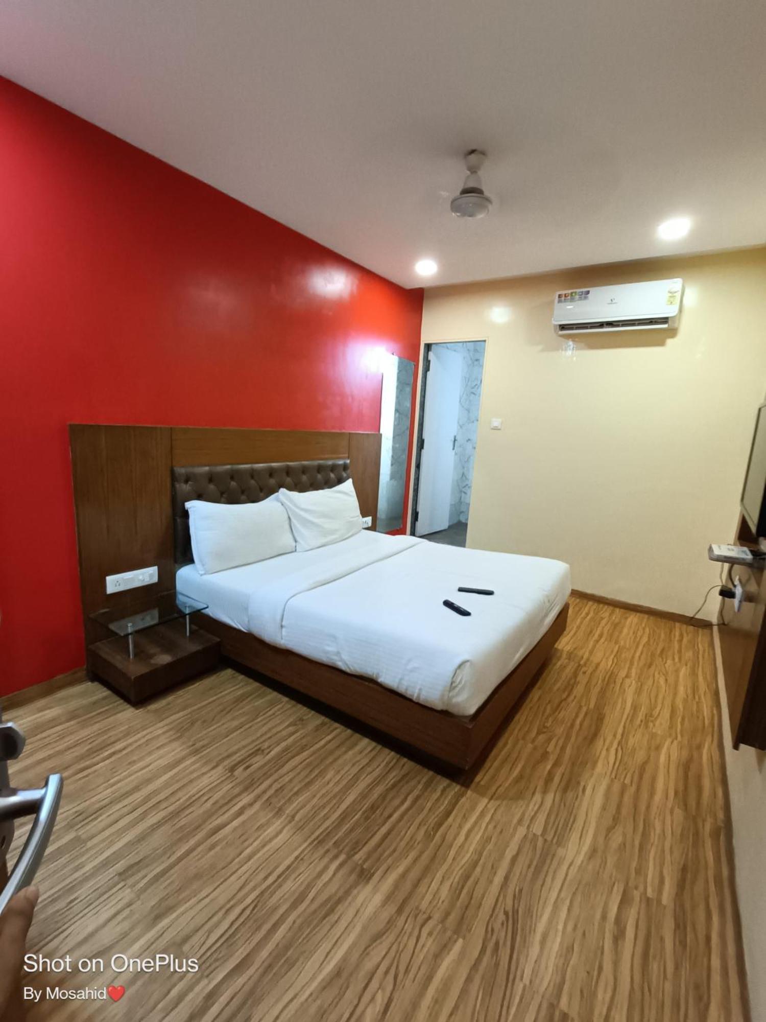 Hotel Arton Regency Near Terminal 2 Airport Мумбаи Экстерьер фото